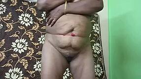 Mature Indian aunty shows nude fat ass and vagina