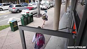 शॉपलिफ्टर्स क्रिसी नाइट और साशा तात्चा को ऑफिसर पीटर फिट्जवेल ने ठोक दिया