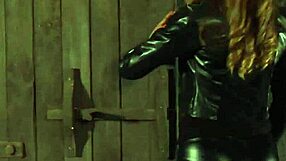 हॉट ऑयली मसाज डोमिनेंट मैडम को लेस्बियन गुलाम ऑर्गेज्म से सजा