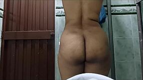 Camara Amateur Graba A Vecina Culona En Baño