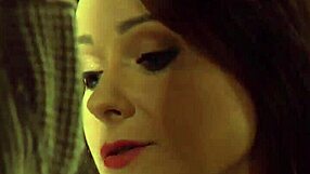 हॉट ऑयली मसाज डोमिनेंट मैडम को लेस्बियन गुलाम ऑर्गेज्म से सजा