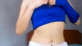 Bonneyuwu - 14 26 Pequeña Puta Se Masturba Con Dildo