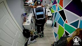 तलुला थॉमस शॉपलिफ्टिंग इंट्रो नर्ड मिल्फ के साथ