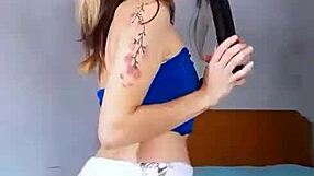 Bonneyuwu - 14 26 Pequeña Puta Se Masturba Con Dildo