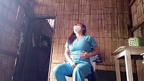 ओह माई गॉड, अस्पताल से घर आकर रियल नर्स के तौर पर हॉर्नी डिजायर्स को पूरा करने के लिए पागल होकर मस्तरबेट कर रही हूँ!