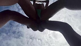 jovens transam em publico em plena luz do dia