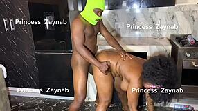 किचन में खड़े-खड़े डॉगी स्टाइल में जोरदार चुदाई