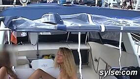 Exhib Entre Copines Et Depucelage Dun Jeune Dans Le Train