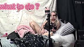 blondebunny8 - milf cam girl plays with pussy for strangers