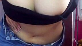 Hey, wanna see this Vietnam girl’s hot show?