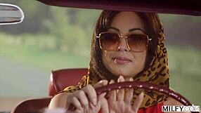 क्या तुमने डेजी फ्यूंटेस जैसी हॉटवाइफ को ह्यूज कॉक पर चढ़ते हुए देखा है जबकि हसबैंड देख रहा?