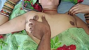 कितनी भोली है भाभी बिना बोले घोड़ी बन गई