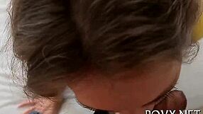 सेक्सी कैली कैलिप्सो शानदार ब्लोजॉब देती है पॉव सक्किंग और छोटी टिट्स उछलती हुई