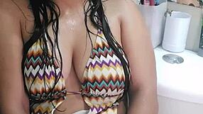 ESTA CHICA LATINA se masturba sola cuando no encuentra quien la folle