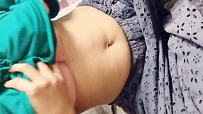 देसी इंडियन कॉलेज गर्ल ने दोस्तों संग वायरल MMS क्लिप शेयर की