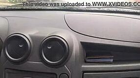 Estou fazendo uber e a mulher do meu vizinho pagou um boquete delicioso no carro pra mim