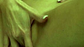 कार्ली ने रीगन को लेस्बियन सेशन में मस्ती करना सिखाया