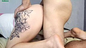 Lambendo O Cuzinho Da Meia-Irmã Ela Pede Para Foder