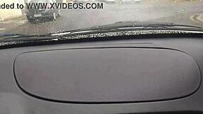 Estou fazendo uber e a mulher do meu vizinho pagou um boquete delicioso no carro pra mim