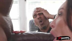 ब्लॉन्ड कैटरीना डॉगीस्टाइल में मॉन्स्टर लंड डीपथ्रोट लेती