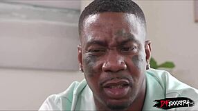 ब्लॉन्ड कैटरीना डॉगीस्टाइल में मॉन्स्टर लंड डीपथ्रोट लेती