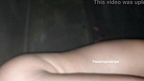 पत्नी लोइरा अपने गधे और सब कुछ को पति फिल्मिंग के साथ देती है