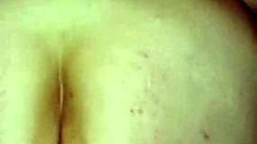 Deepvane Mere Lund Ko Chusti Hai Phir Motte Gand Pe Sawar Hoti Hai