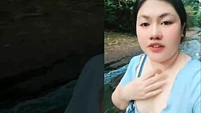 आंद्रिया और मिग्ज कर्वी एशियन ब्यूटी के साथ आउटडोर मजेदार एडवेंचर शेयर करते हैं