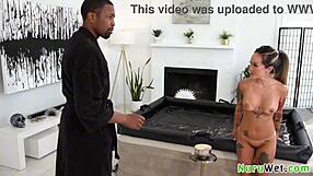 क्या petite 18+ asian masseuse nuru massage में black client के big cock को handle कर सकती है?