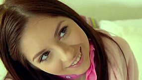 डॉक्टर ने हॉस्पिटल में दो सेक्सी 18+ कोएड लूना राइवल को झुका कर चोदा