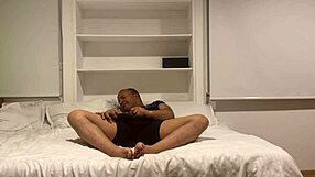 Discapacitado con Ganas y Joven Lindo Lo Pilla y Le Presta el Culo