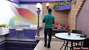 टीएस पामेला लेनविस्क काली लंड को गांड में गहराई तक लेती है जब तक झड़ न जाए