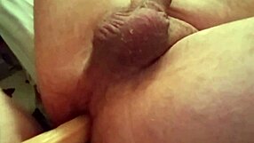 Tattoo wali babe ne stud ko strapon se peg kiya