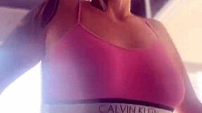 Fui treinar na academia com plug anal no cu. Fiquei com muito tesao chegar em casa meu cu vai estar lubrificado e largo pra meter rola dentro.