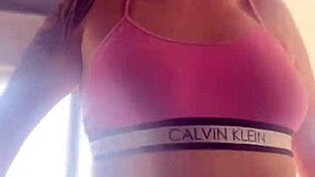 Fui treinar na academia com plug anal no cu. Fiquei com muito tesao chegar em casa meu cu vai estar lubrificado e largo pra meter rola dentro.