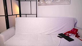 स्टेला कार्डो का आग लगाता डांस और गर्म चूत मलना