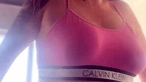 Fui treinar na academia com plug anal no cu. Fiquei com muito tesao chegar em casa meu cu vai estar lubrificado e largo pra meter rola dentro.