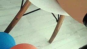 I watch Veve poppin' balloons in her latex stockings, it's so sharp!