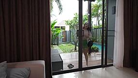 योगा टीचर की टाइट चूत खींची गई