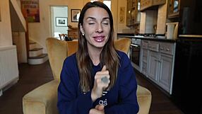 Girth matters in this sex tutorial with Roxy Fox