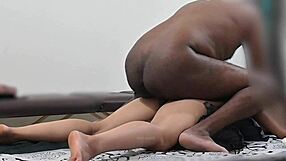 काला तमिल लड़का सफेद मणिपुरी लड़की की चुदाई