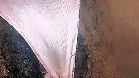 En-chan says, 'Let me teach you the three fingers technique.'