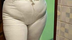 la mama de mi mejor amigo me encuentra masturbandome con su tanga y me lo chupa hasta venirme en su boca parte 2