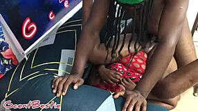 सेक्सी मामा जेंट से स्ट्रांग बीबीसी क्विकी में रिसीव कर रही