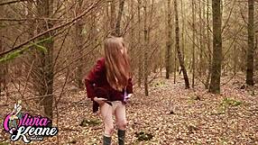 स्टूडेंट बाहर शीवी इस्तेमाल करती हुई देखी गई