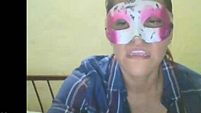 This mature woman is live on Cam4 webcam