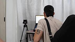 मैं टेक्नीशियन को वीडियो देखते हुए सरप्राइज करती हूं, उसका ह्यूज कॉक टेस्ट करती हूं - कैटी ब्लेक