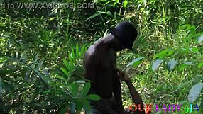 लकी हंटर अफ्रीका में हॉर्नी बुश गर्ल से मिला और उसे फक किया?