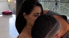 Fizemos brincadeira e transo com morena.