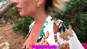 Cogida a leidy de león en bosque encantado bent over big tits